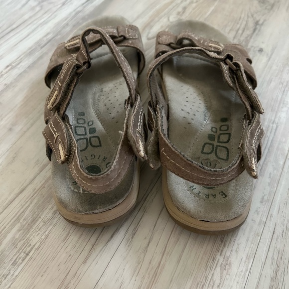 Earth Origins suede sandals. Size 7 wide. - Picture 5 of 8